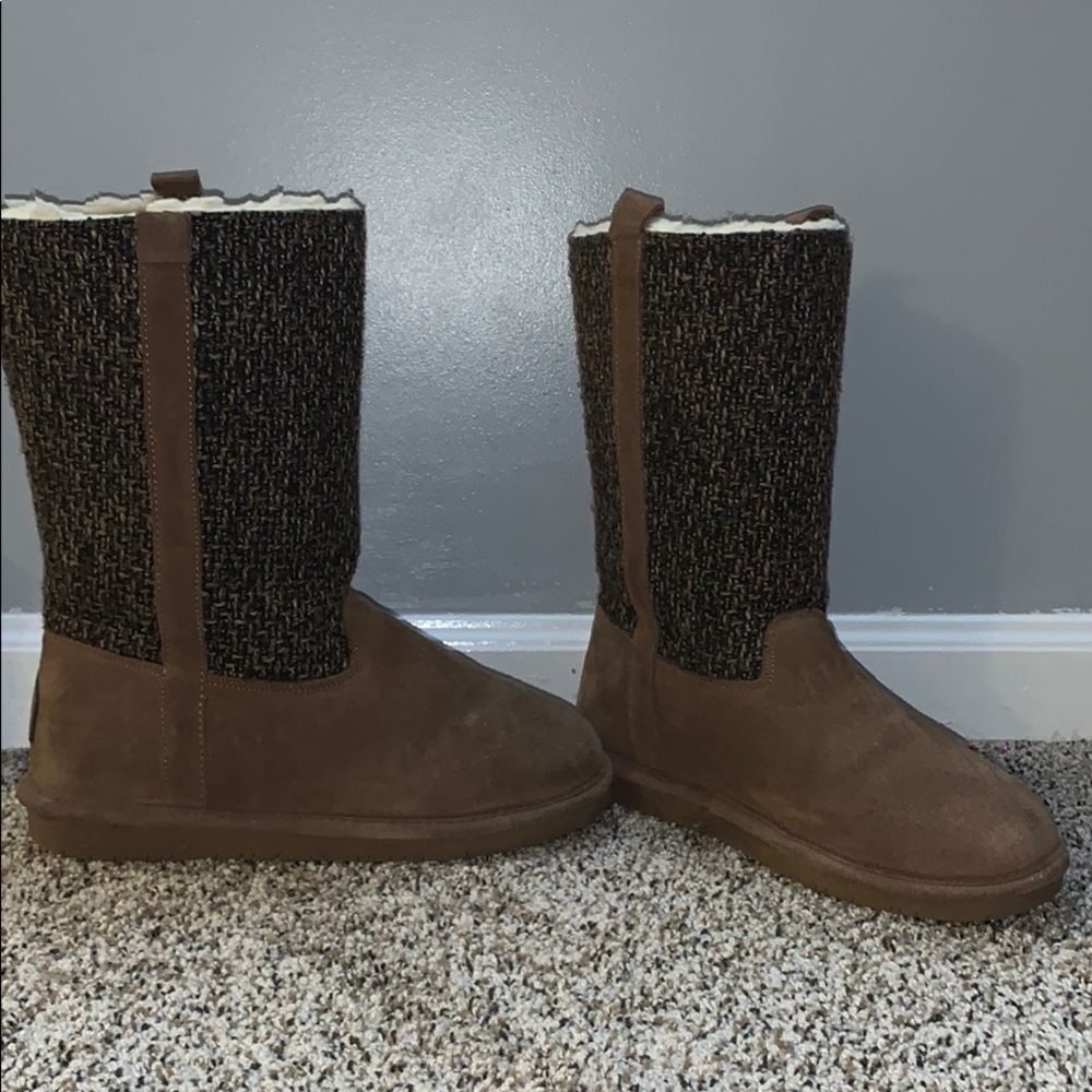 Brown bear paw boots size 9
